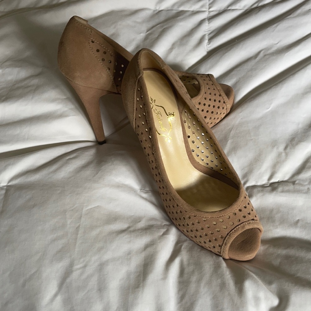 Suede pumps
